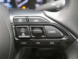 【レーダークルーズコントロール】アクセルペダルを踏まなくても、車間制御モードでは、先行車の車速変化に合わせた追従走行を行い、自動的に加速・減速・停止をします。