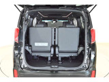 開口部の広いラゲージスペースは、ゴルフバックなどの荷物もラクラク積み込めます。