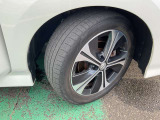 タイヤサイズは215/50R17純正アルミホイール付き!(夏タイヤ装着)冬タイヤ、ホイール注文も承っております☆