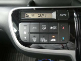 オートエアコン付き♪温度を設定しておくだけで自動的に適温に保ってくれる便利な機能です♪