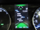 運転席のメータパネル類は常に視界に入る場所ですので、大事なチェックポイントです。ぜひ実際にご乗車ください。