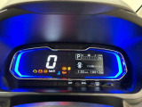 メーターの照明の色でエコドライブをアシスト!大きく見やすい文字で平均燃費等の情報を表示するTFTマルチインフォメーションディスプレイ付きデジタルメーターを採用
