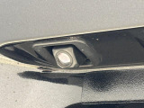 バックカメラ ナビゲーション等を装着した場合には車両の前後左右に搭載した4つのカメラにより、車庫入れや狭い道でのすれ違いをしっかりサポートするパノラマモニター対応カメラが付いてます