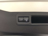 【パワーバックドア】スイッチひとつでバックドアを自動開閉!停止位置メモリー機能付きなので、駐車場所の状況に合わせてバックドアの開く位置を調整可能!機能の詳細につきましては、展示店舗までお尋ねください!
