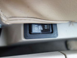 シートヒーターを運転席と助手席に搭載しています!エアコンでの室内温度調整に加え、シートを直接温めてくれるので、寒い時期の運転も快適ですよ♪