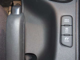 【トヨタ認定中古車の安心1】中古車をキレイで気持ちよくお乗りいただけるよう、トヨタ認定中古車はしっかりクリーニング。エンジンルームからシートを外した洗浄まで、目に見えない部分も徹底的に洗浄しています