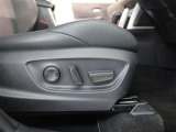 パワーシート搭載。微妙な調整が手軽にでき、ピッタリなポジションで運転することが可能です。