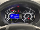 【メーターまわり】ドライバーから見やすい位置にあって安全運転に寄与します。メーターも見やすくてシンプルなデザインになっております。