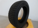R3年式冬タイヤ195/60R17ミシュラン製です。