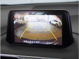 【バックカメラ】駐車が苦手な方でも安心してお乗りいただけます。リバース連動で画面が切り替わるのでとっても便利です。