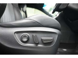 【パワーシート】無段階でシートポジションの調整が可能です。運転しやすいベストポジションを見つけて、快適なドライブを楽しんでください。