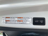 後ろが狭くてもサッと積める。途中で止められる安心のバックドア。後ろの駐車スペースが狭い時に重宝しますよ♪