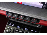 電子制御ダンパーシステムであるPASMが搭載されており、路面状況やドライビングスタイルに応じて、それぞれのダンパーの減衰力を無段階に調節し、ダイナミクスと快適性を向上させています。