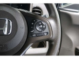 Hondaセンシングの機能のひとつ、アダプティブクルーズコントロール付!アクセルから足を離しても設定したスピードと前車との車間を保ち走行してくれます!車線維持もアシスト☆高速道路で疲労軽減ですね☆
