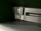 USBポートも装備されています、スマートフォンの充電やオーディオに連携も可能です、今や欠かせない装備の一つです!