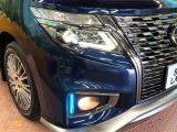 【LEDヘッドライト】悪天候や夜間走行時も良好な視界を確保し安心して運転できる高輝度LEDヘッドライトを装備!点灯速度が早く、消費電力も抑えられています。
