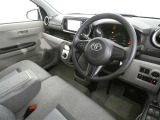 【運転席】運転席周りの画像です。プロの手で隅々までクリーニングしています。ご来店いただき実際に見てみてくださいね☆