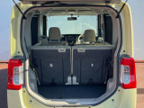 普段のお買い物や通勤、送迎等に十分な荷室スペースを確保しております。セカンドシートを倒すと、大きな荷物の積載も可能です♪