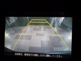 バックカメラの画像です。ガイドラインがスムースな車庫入れをサポートいたします!車庫入れの安心感がアップしますね☆
