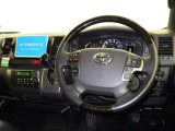 運転の際、常に目にする部分だけにシックで飽きのこないデザインが良いですね。