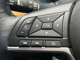 ステアリングスイッチ搭載!ハンドルひとつで手を離さなくても運転中視線をそらさなくても操作が出来て便利です♪
