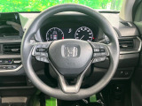 インテリアに合わせたデザインのステアリングは、運転される方のことも考え、運転しやすい形状、大きさです。是非一度、実際に触ってお確かめください。