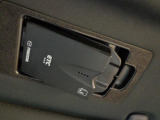 ETC車載機は専用ボックスにてバイザー裏に隠れて装着されております。トップシーリング(天井)の状態もご覧ください。きれいな状態となっております。