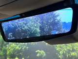 【デジタルインナーミラー】後席の大きな荷物や同乗者で後方が確認しづらい時でも安心!カメラが撮影した車両後方の映像をルームミラー内に表示。クリアな視界で状況の確認が可能です!