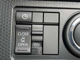 片側電動スライドドアのスイッチ付です。車内からもスイッチひとつで楽にドアの開閉が可能です。電動なので開閉時に力を使う必要がなく、半ドアになることもありません!