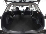 リヤシートを両方倒せば大きな荷物も車載可能です♪