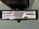 スマートルームミラー装着車です。車両後方のカメラ映像をミラー面に投影します。社内の状況や天候に左右されずいつでもクリアな後方視界が得られます。