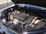 エンジンルーム・2.0L 直噴エンジン&2モーターハイブリッドシステム