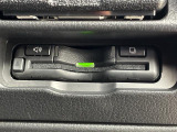 【ETC】有料道路を利用する際に料金所で停止することなく通過できる、ETC車載器(ノンストップ自動料金収受システム機器)が装備されています。セットアップを行うことで利用可能になります。