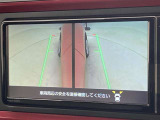 幅も大きいクルマなので、すれ違いも心配ですよね。バックカメラだけでなく、サイドカメラも装備しています。裏道のすれ違いの時なども、活躍してくれます。