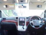 運転席・助手席ともにバニティミラーが備わっていますので、車の外に出る前にパパッと身だしなみをチェックすることができて便利ですよ♪