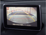 【バックカメラ】駐車が苦手な方でも安心してお乗りいただけます。リバース連動で画面が切り替わるのでとっても便利です。今や後方確認の必須アイテムですよね。