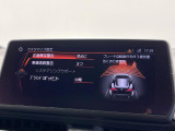 【ブラインドスポットモニター】走行中、ドアミラーの死角になりやすい箇所に後続車が接近するとサイドミラーのレンズに警告を表示!ドライバーに注意喚起をしてくれます。