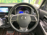 インテリアに合わせたデザインのステアリングは、運転される方のことも考え、運転しやすい形状、大きさです。是非一度、実際に触ってお確かめください。