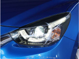 【LEDヘッドライト】悪天候や夜間走行時も良好な視界を確保し安心して運転できる高輝度LEDヘッドライトを装備。明るい上に点灯速度が早く消費電力も抑えられています。