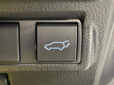 【パワーバックドア】スマートキーや運転席のボタンを押すだけでリアゲートが自動で開閉します!荷物を持っている時や、高い位置にあるバックドアを閉める際に便利な機能です♪