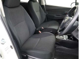 シンプルながら機能性あふれる運転席周りです。 使いやすいスイッチ類の配置によりとても運転しやすいですよ。