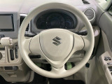 インテリアに合わせたデザインのステアリングは、運転される方のことも考え、運転しやすい形状、大きさです。是非一度、実際に触ってお確かめください。