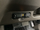 ハンドルの左下にETCがついています。高速道路の料金所の通過も楽々です。 カードの取り出しもしやすい場所についています。