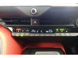 エアコンはオートタイプが装着済みです!オートモードにしておけば、車内温度を設定するだけで風の料や吹き出し口の切り替えを機械が行ってくれます!一年中快適な環境を作れますよ♪