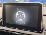 【マツダコネクトナビ】車内の雰囲気にマッチした一体型タイプのナビ。各種車輌設定やBluetooth再生等、様々な機能が楽しめます。直感的なダイヤル操作が可能で、使い勝手も良好です。