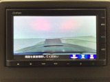 【バックカメラ】運転が苦手な方も車庫入れラクラクです!ギアをリバースに入れれば自動的に切り換わりますので、面倒な操作は不要です♪狭い駐車場もお車を傷つけず安心ですね!