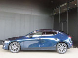 サイドビューはMAZDA3の鼓動デザインの中でも引き算の美学が協調されています。シンプルな中にも力強さや存在感が感じられます。ボディサイズは、全長446cmX全幅179cmX全高144cmです!