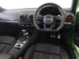 Audiのインテリアはエクステリア同様、優れたデザイン性とクオリティ、そして機能性を兼ね備えております。