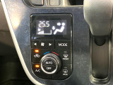 【オートエアコン】一度お好みの温度に設定すれば、車内の温度を検知し風量や温度を自動で調整。暑い…寒い…と何度もスイッチ操作をする必要はありません。快適な車内空間には必須の機能ですね♪