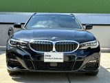 【BMWの伝統】BMWの特徴的な“キドニーグリル”は、80年以上続く伝統の形でございます。変わらないこだわりのデザインが、プレミアムブランド“BMW”を創り出します。